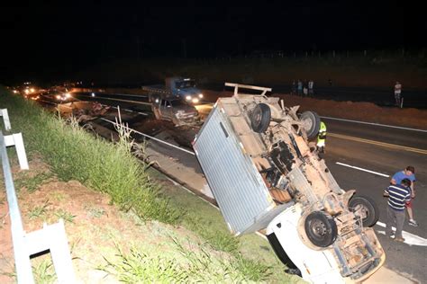 Um Morto E Dois Feridos Em Grave Acidente Na Br 101 Folha1 Geral