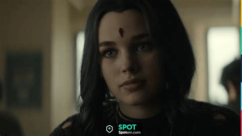 Su Ter Rasgado Usado Por Rachel Roth Teagan Croft En Titans Spotern