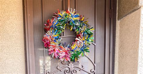 Pool Noodle Wreath - Ideas for the Home