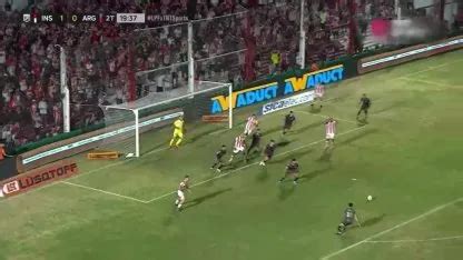 Instituto vs Argentinos Juniors el cabezazo en el travesaño de