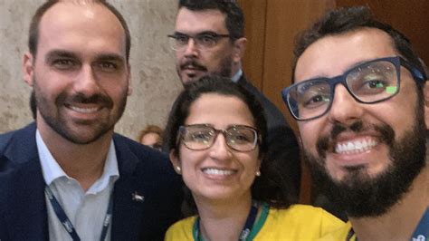 Empresa de cursos de Eduardo Bolsonaro divide endereço loja que usa