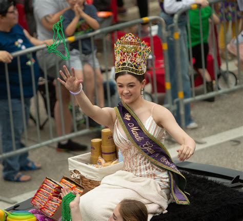 PHOTO GALLERY: Krewe of Krewes Parade - American Press | American Press