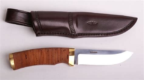 How To Wrap a Knife Handle With Leather? [Easy & Safe]