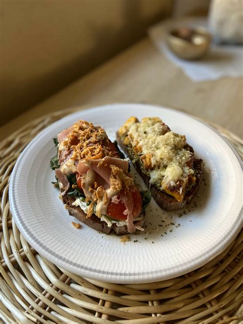 Bruschetta Jambon Cru Et Oignons Frits IntuiShape