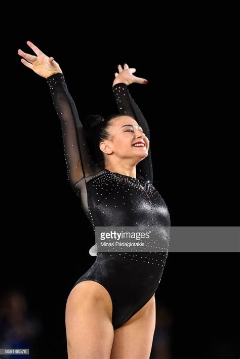 Claudia Fragapane Of Great Britain Competes On The Floor Exercise