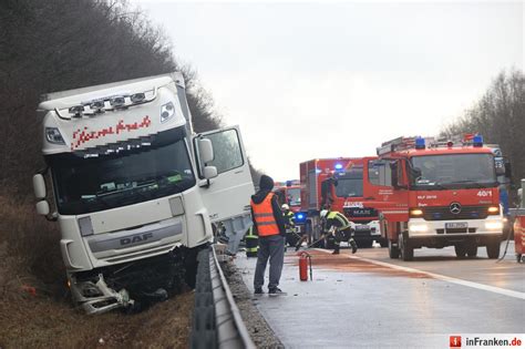 Unfall Auf Der A Bei H Chstadt Lkw Berf Hrt Leitplanke Bildergalerie