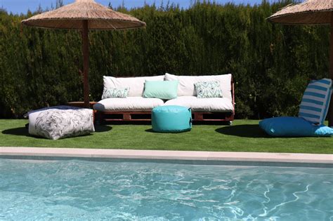 Crea un oasis relajante en tu jardín con muebles y cojines para exterior