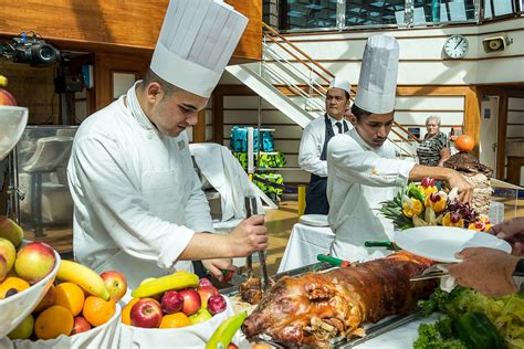 Cruise Ship Chefs Reveal How Restaurants And Buffets Operate At Sea