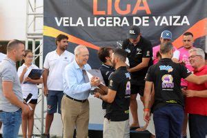 El Tritón Clínica Veterinaria Bari alza la II Copa de Vela Latina del