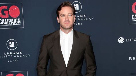 Armie Hammer Est De Fato Trabalhando Como Vendedor Ap S Esc Ndalo De