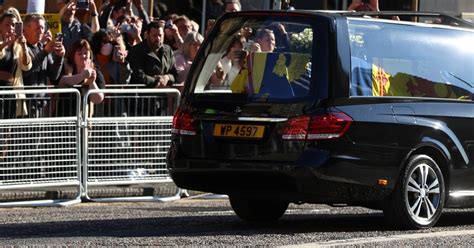 Insultan Al Príncipe Andrés En Funeral De La Reina Isabel Ii