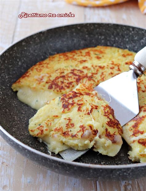 Torta Di Patate In Padella Con Cuore Filante Facile E Veloce