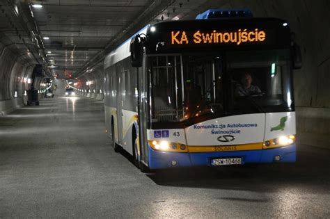 Świnoujście Miejskie autobusy przejechały tunelem pod Świną Twoje