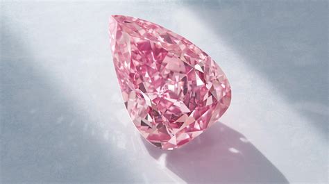 Diamantul Roz Gigant Fortune Pink Adjudecat La Milioane De Euro