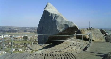 La Piedra Movediza En Tandil