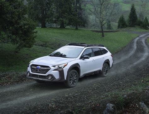 Subaru Outback SUV (2023) - picture 1 of 10