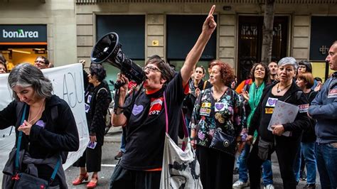 Los Auxiliares De Los Servicios Sociales Protestan Por La Presi N A