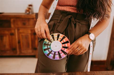 How To Use the Color Wheel to Match Outfits - Woman Around Town