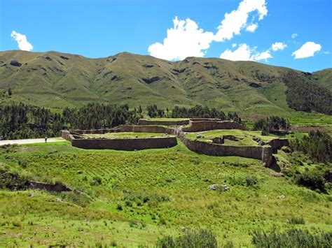 Premium Photo | Ancient ruins of fortress in Cusco Inca Empire Peru