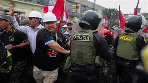 Toque de queda en 15 provincias de Perú para intentar atajar la crisis