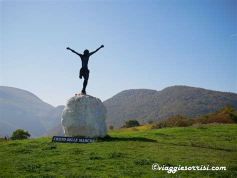 Il Cristo Delle Marche La Statua Che Abbraccia Le Marche Viaggi E