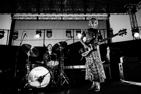 Photos Sunflower Bean The Stone Pony Summer Stage Stars And Scars