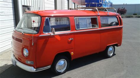 1971 Vintage Red Volkswagen Bus