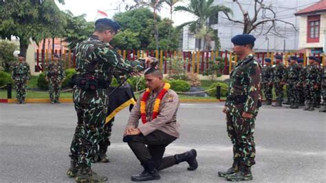 Dansat Brimob Pimpin Tradisi Penyambutan Bintara Remaja Lulusan