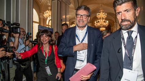 Giorgetti Manovra Moderata Disastro Superbonus La Stampa