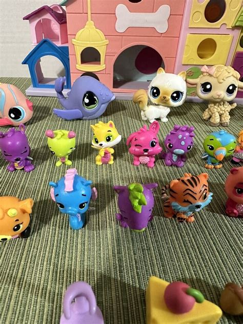 Big Lot 30 Pets Vintage Littlest Pet Shop House Hatchimals Accessories