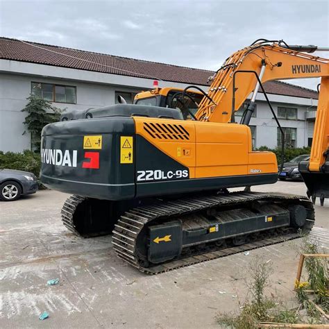 Cheap 22 Ton Hyundai 220LC Used Crawler Excavator South Korea Hyundai