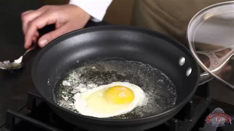 How To Basting Eggs Youtube