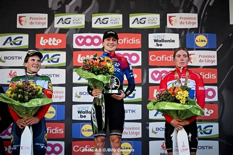 Li Ge Bastogne Li Ge Femmes Grace Brown Outsprints The Favorites And