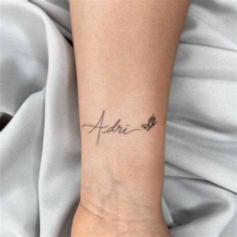 Adrí lettering tattoo on the wrist