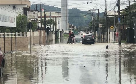 Itajaí Tem Alagamentos Em Ruas Do Bairro Cordeiros Diarinho