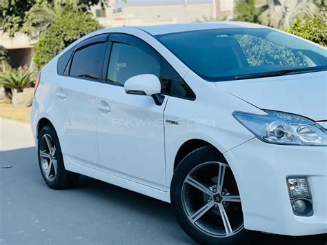 Toyota Prius S Led Edition For Sale In Faisalabad Pakwheels