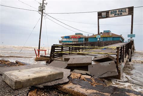 Hurricane Hanna's aftermath leaves thousands in Texas without power | The Texas Tribune