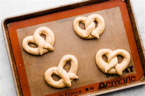 Soft Pretzel Recipe {easy No Boil Soft Pretzels }