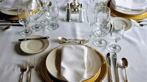 Cutlery Etiquette: 8 Dos and Don'ts for Dining with Utensils