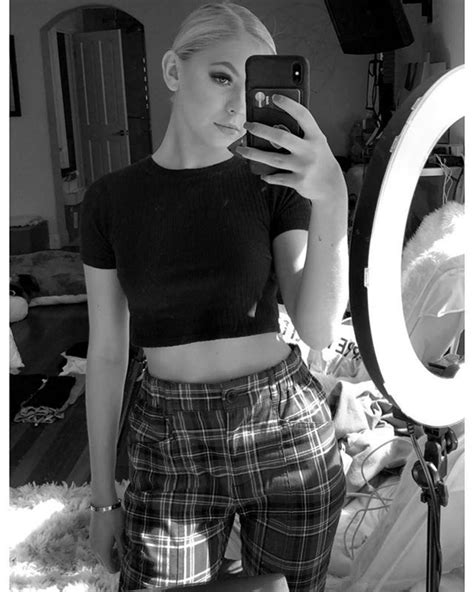 Jordyn Jones Web On Instagram “happy Saturday 🖤” Belleza