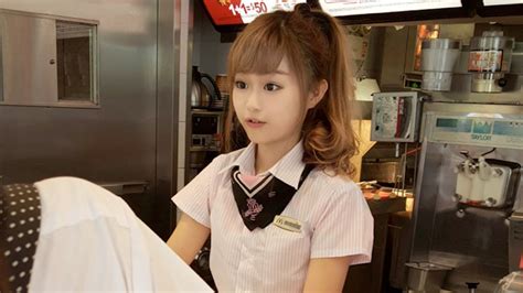 Beautiful Taiwanese Mcdonalds Employee Becomes An Internet Celebrity