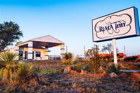 Riata Inn Marfa | Hotels in Marfa, Texas near Alpine and Fort Davis