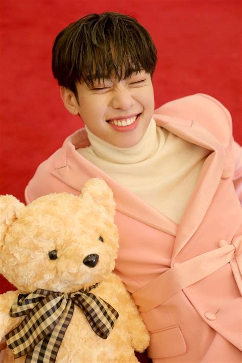 Pin Oleh Immortal Dream Di Ab6ix Donghyun Selebritas