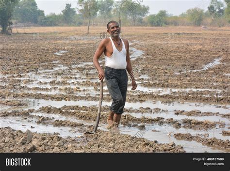 Pictures Of Indian Farmers Working In Fields