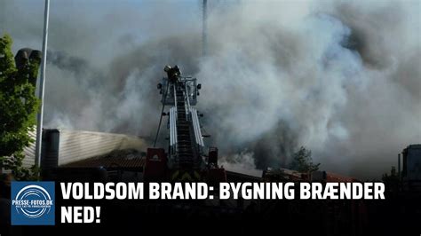 Voldsom Brand Bygning Br Nder Ned Youtube