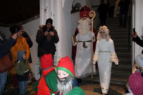 Weihnachtsmarkt Der Musikschule Lockt Besucher In Scharen An