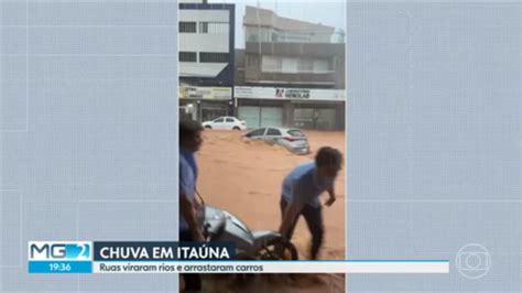 Vídeo Temporal alaga ruas em cidades do interior do estado MG2 G1