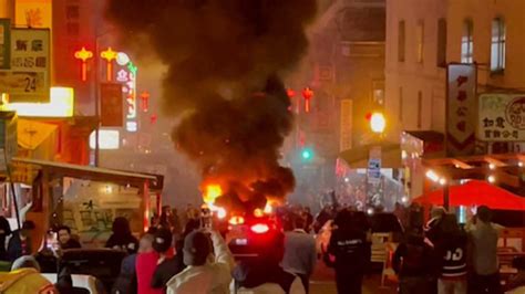 Guerra ciudadana contra los coches autónomos le prenden fuego a un