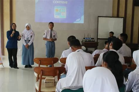 Mahasiswa Ilkom Usm Gelar Pelatihan Presenter Di Smkn 1 Semarang Ayo