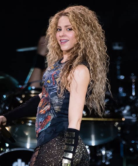 Shakira Dark Curly Hair